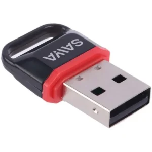 نمای نزدیک دانگل بلوتوث SAIYA YD-M24 با کانکتور USB، بدنه مشکی و قرمز و محل اتصال بند